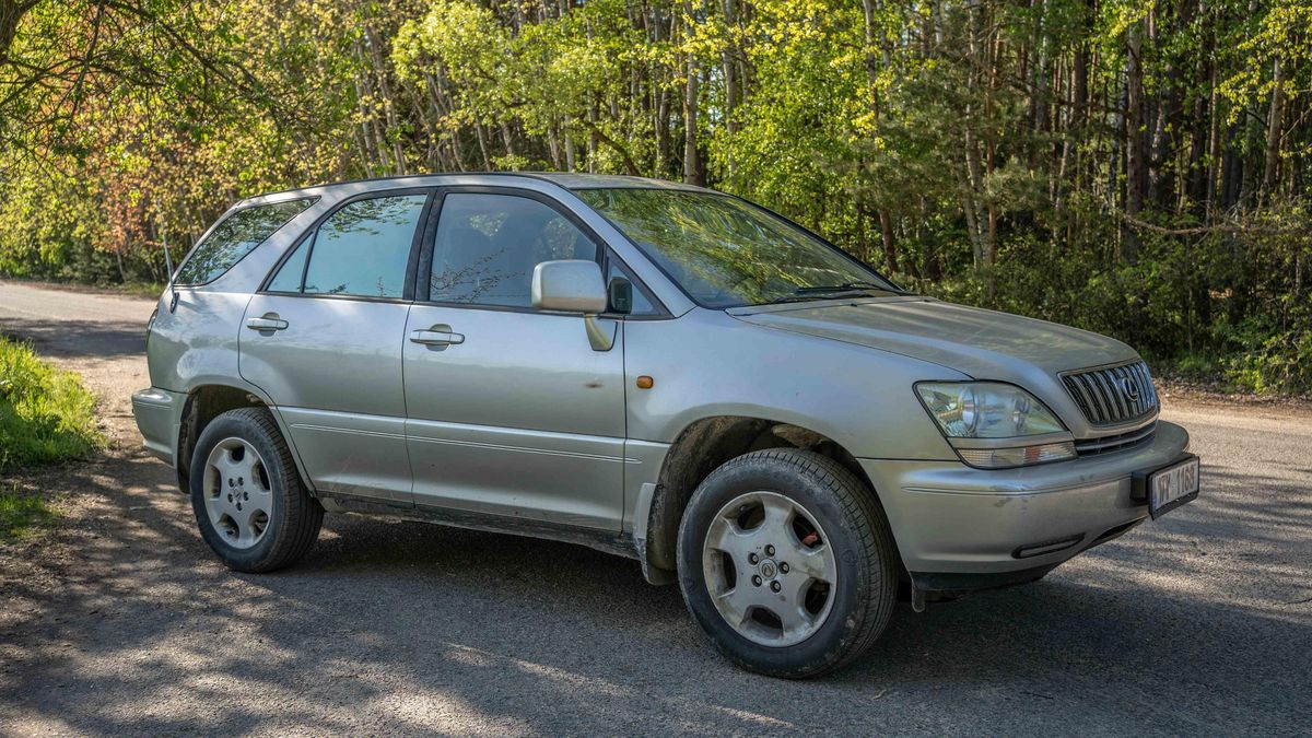 První vlajkové SUV od Lexusu se u nás moc nevidí, ale je to cesta, jak si za pár desítek tisíc pořídit stále kvalitní auto